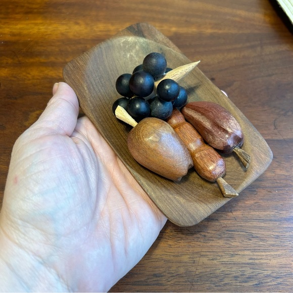 MCM plate and miniature fruit and veggies decor - Picture 5 of 5